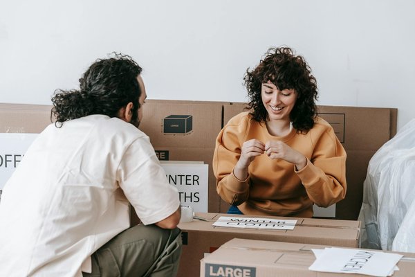 Astuces et stratégies incontournables pour maîtriser la peinture d'un mur en crépi